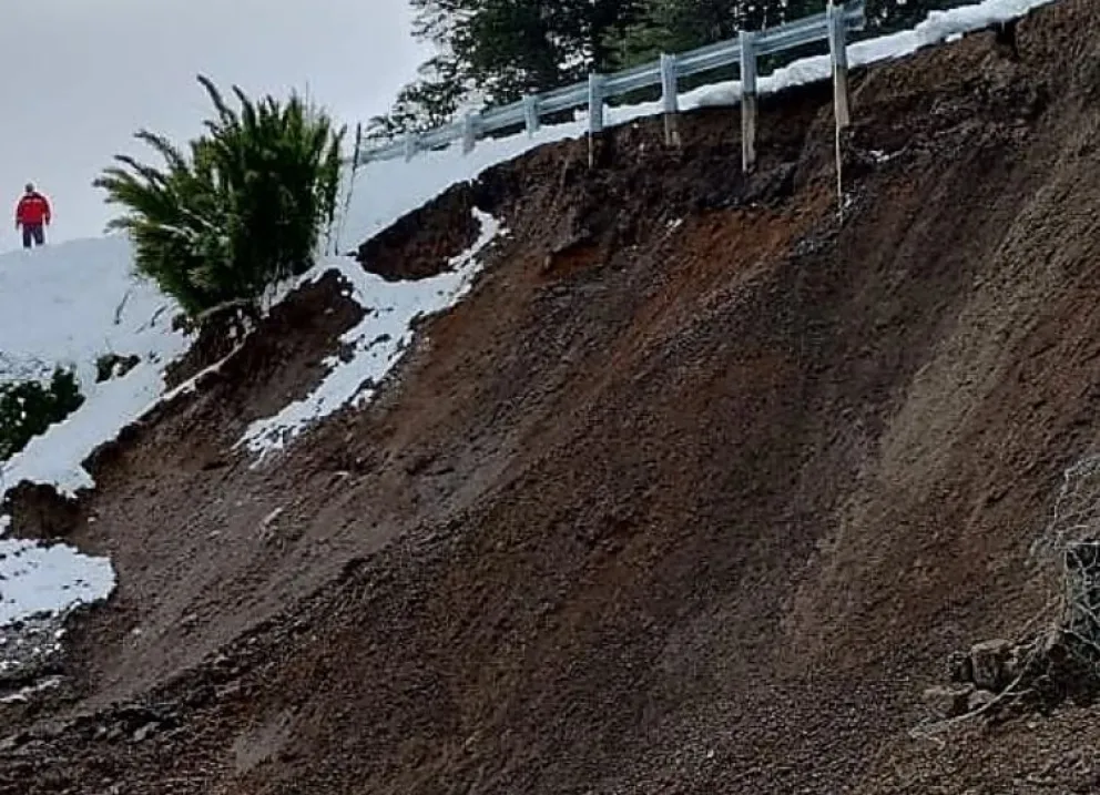 Restricciones de tránsito en la Ruta 40 debido a un derrumbe en el tramo 7 Lagos