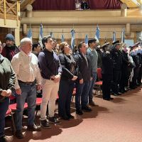 Acto por el Día de la Independencia: los reclamos de dos vecinos por la presencia de la bandera Mapuche, no lograron empañar los festejos