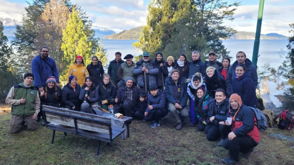 Trasplantaron los primeros 800 plantines en el Bosque de Arrayanes