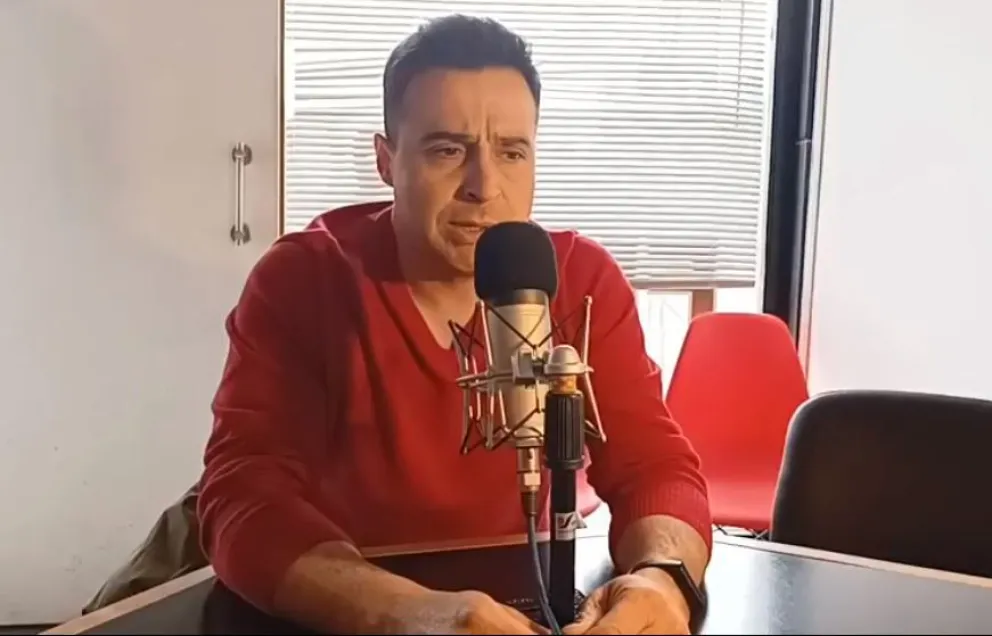 De los Ríos planteó sus lineamientos en caso de acceder al gobierno y marcó diferencias con Stefani