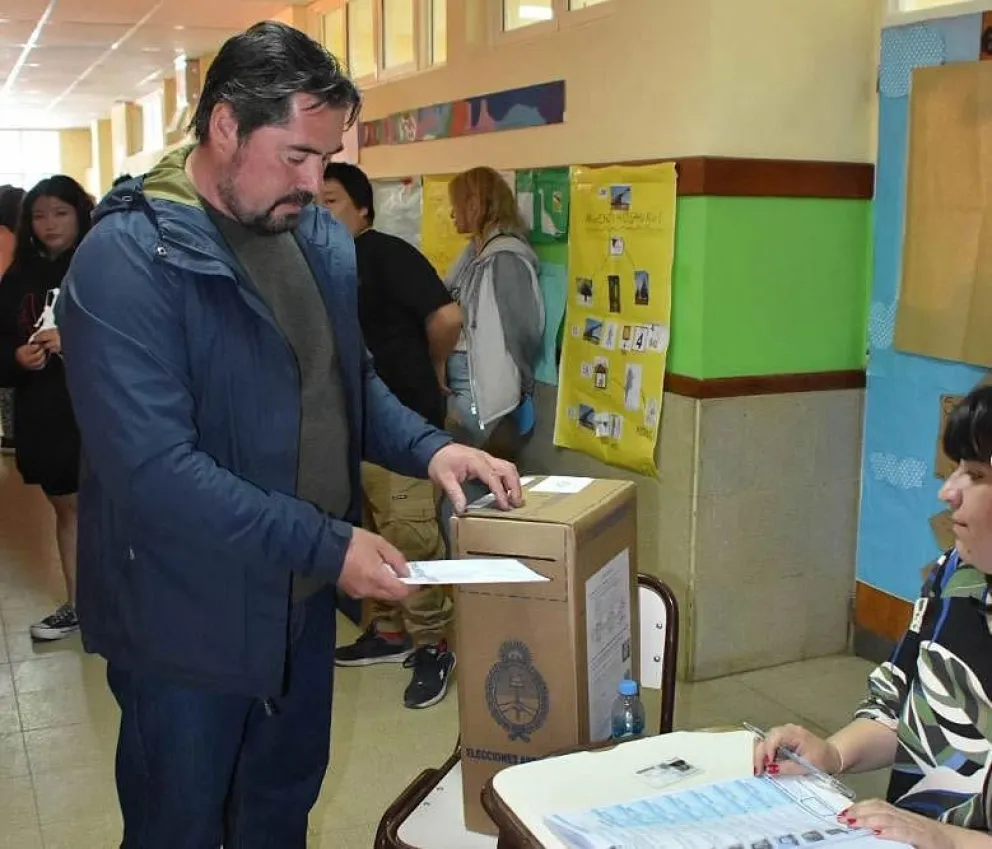Murer saca una amplia ventaja en las mesas escrutadas: papel preponderante de las colectoras