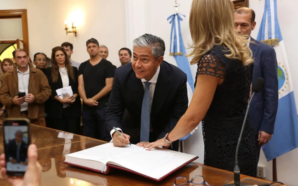 Uno por uno: quienes son los 11 ministros y los 10 secretarios de Figueroa