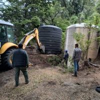 Calfuco: Colocaron un tanque de agua comprado por los vecinos para garantizar el suministro