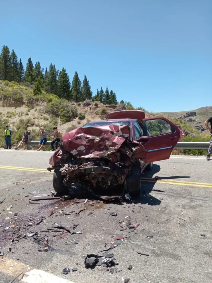 Seis heridos, uno de gravedad, fue el saldo de un fuerte choque frontal en la zona de Alicura