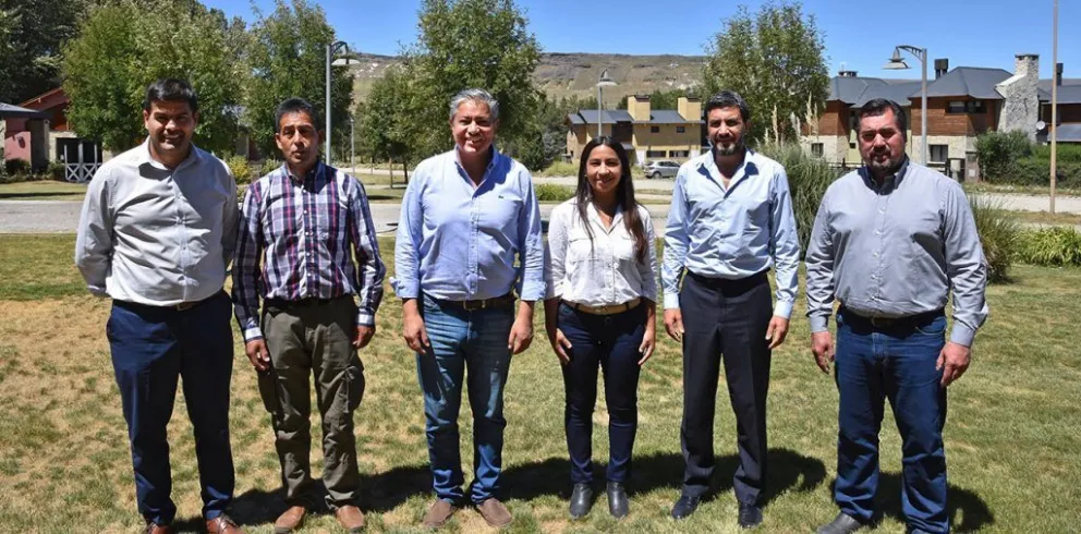 Figueroa se reunió con los intendentes de la región sur para analizar la infraestructura turística y de servicios