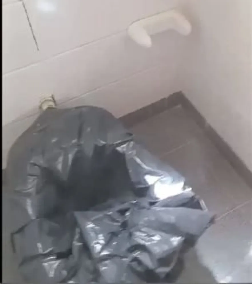 Clic urbano: Quejas de turistas por el estado de los baños públicos del Istmo Quetrihué . 