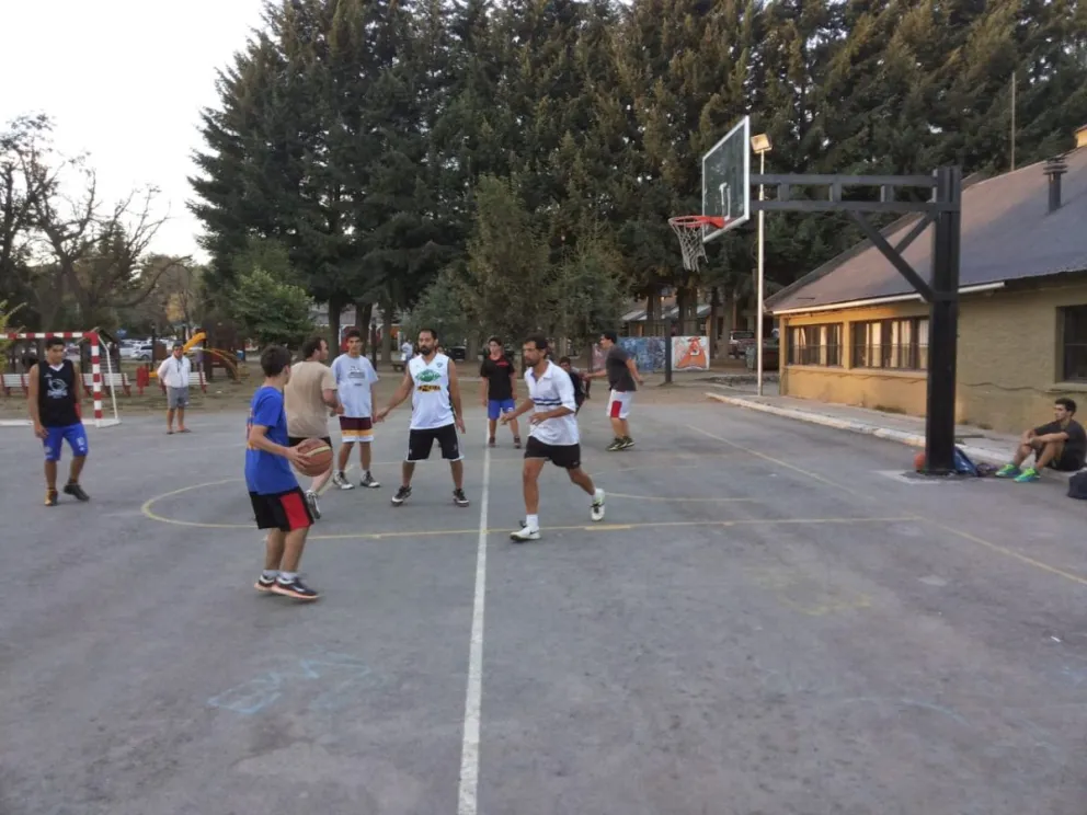 El playón Pablo Loarte recibe al básquet recreativo 3x3