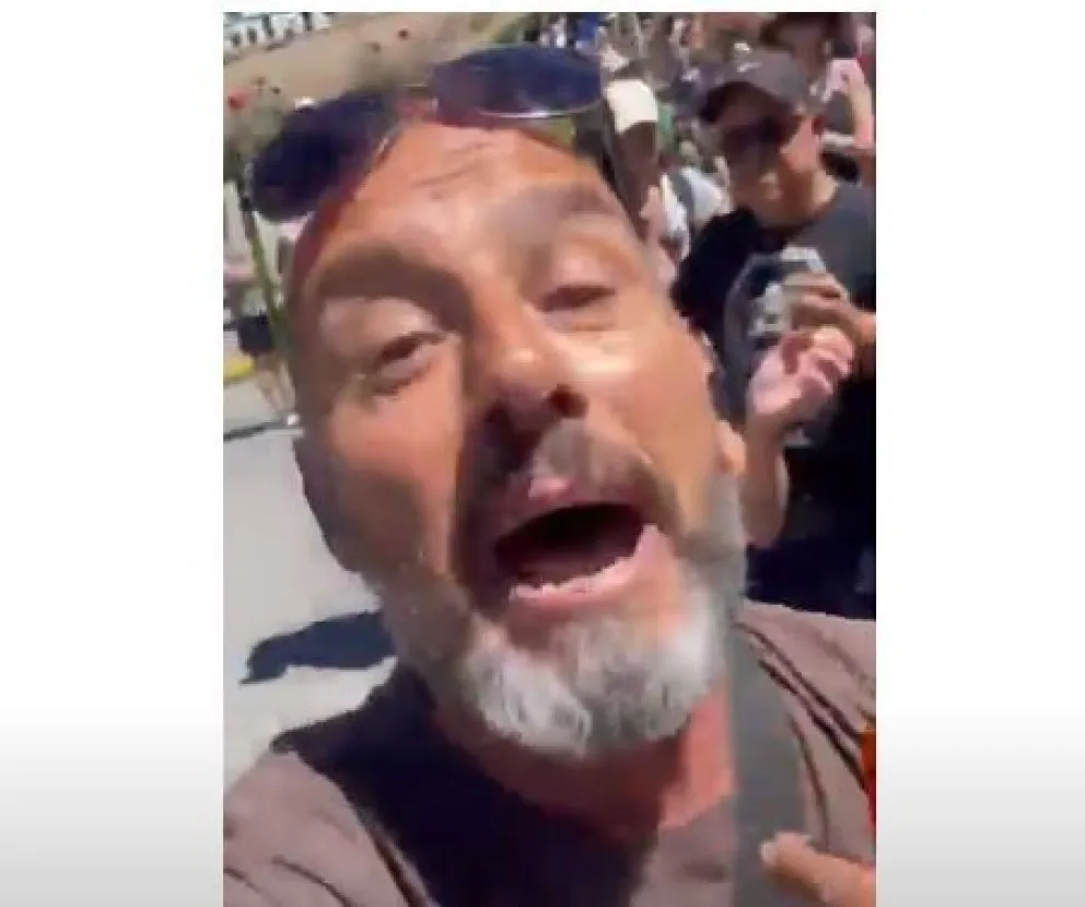 Así fue el momento de tensión que se vivió ayer en la marcha por un cruce verbal ( Ver video)