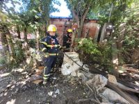 Bomberos controlaron un principio de incendio en el barrio El Mallín