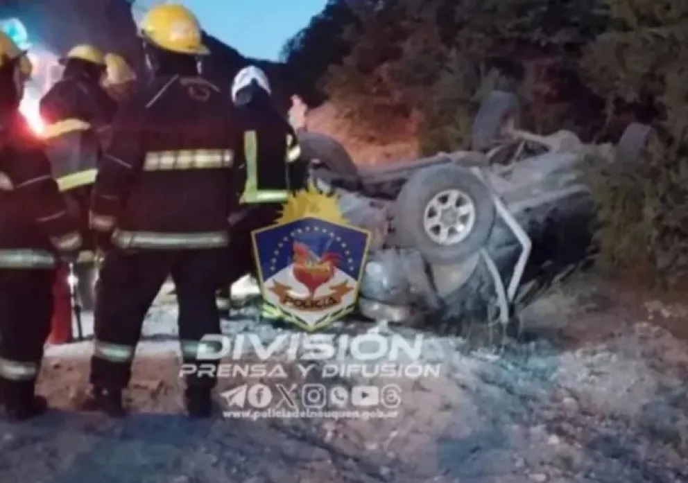 Vuelco con heridos leves en la Ruta 7 Lagos: Viajaba alcoholizado y con turistas en la caja de la camioneta