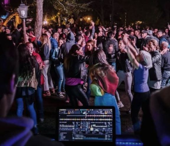 Vecinos del barrio El Once indignados por una fiesta electrónica ...