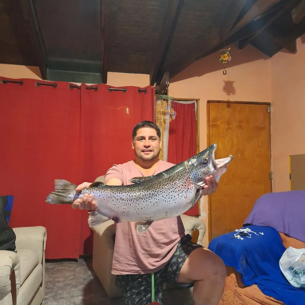 Clic Urbano: Pescó una impresionante Trucha Marrón de 6.5 Kilos