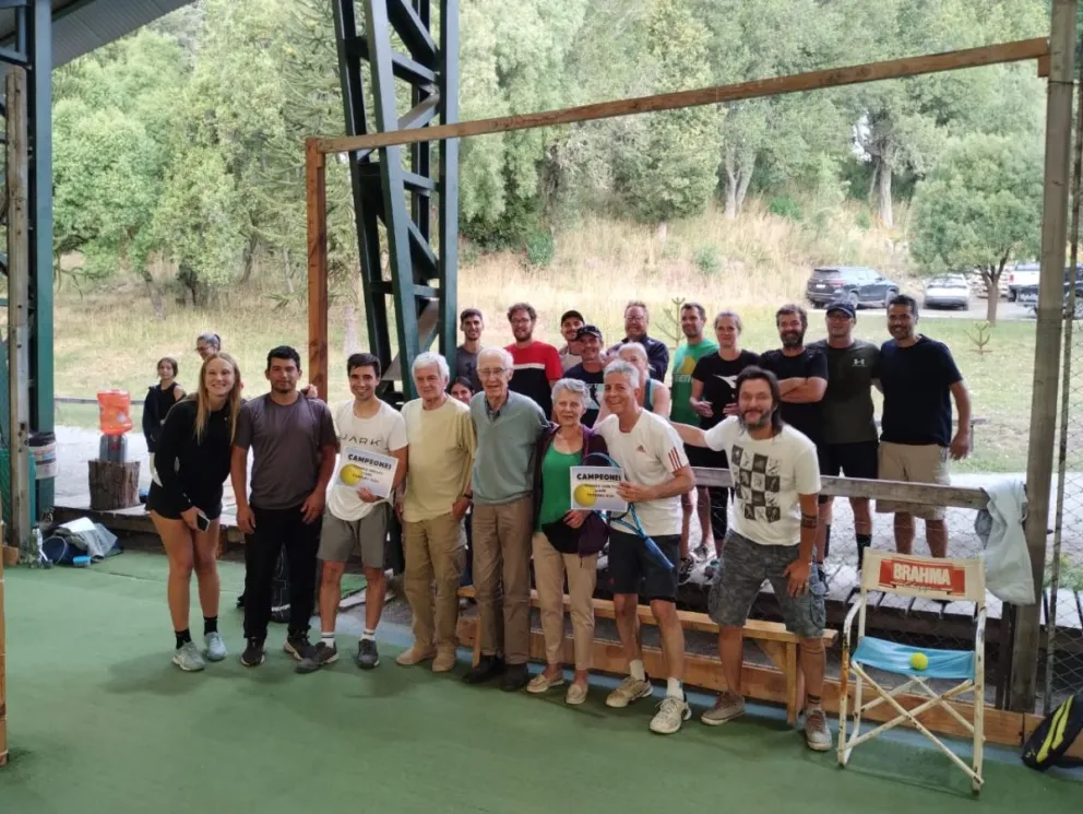 El tenis dobles en Barrio Las Balsas celebró su primer gran evento