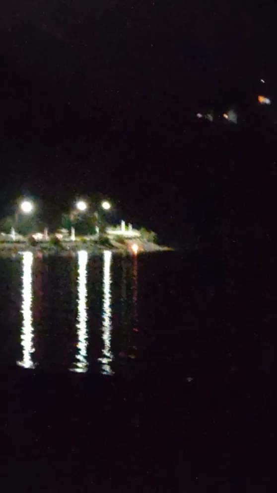 Increíble: anoche hicieron un fogón en la costanera del Correntoso