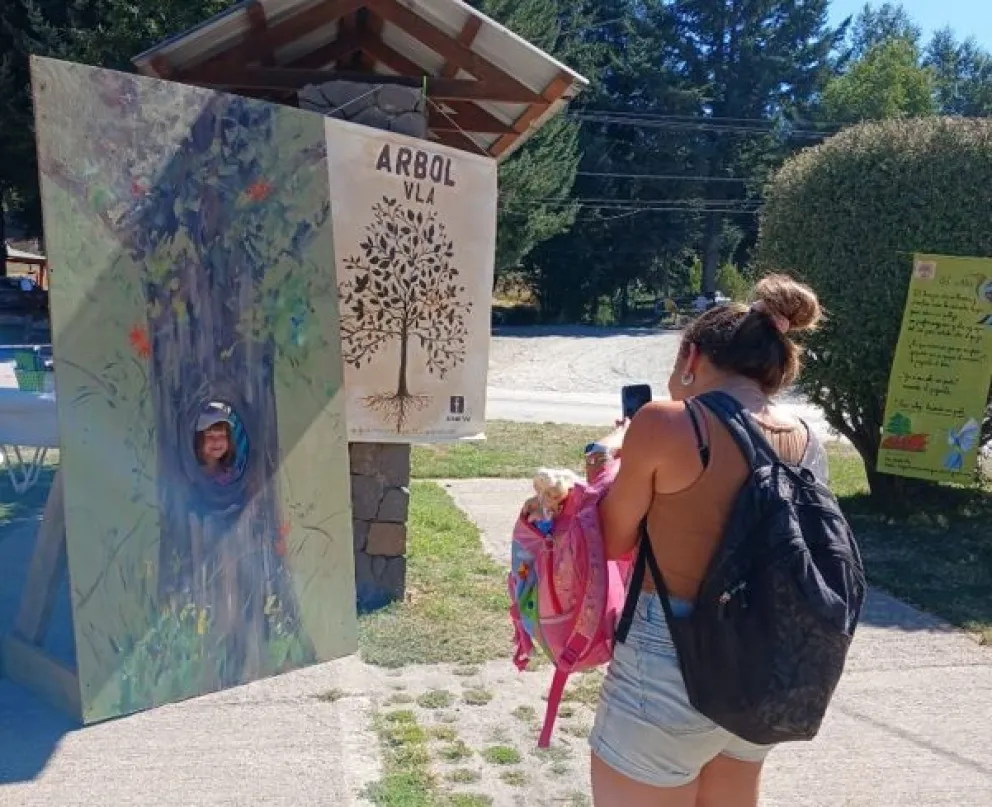 Árbol agradece la obra del artista Guido Ferrari y la colaboración de Nicolás Winegardner