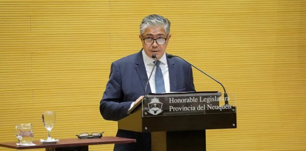 El gobernador Figueroa anunció peaje para los que no estén radicado en la provincia, reducción del gasto público emergencias y tierras