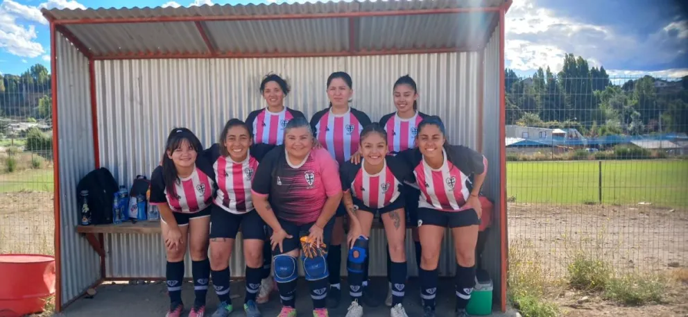 Goleada de La Peña, buscará pelear por la Copa de Oro del fútbol femenino de Bariloche