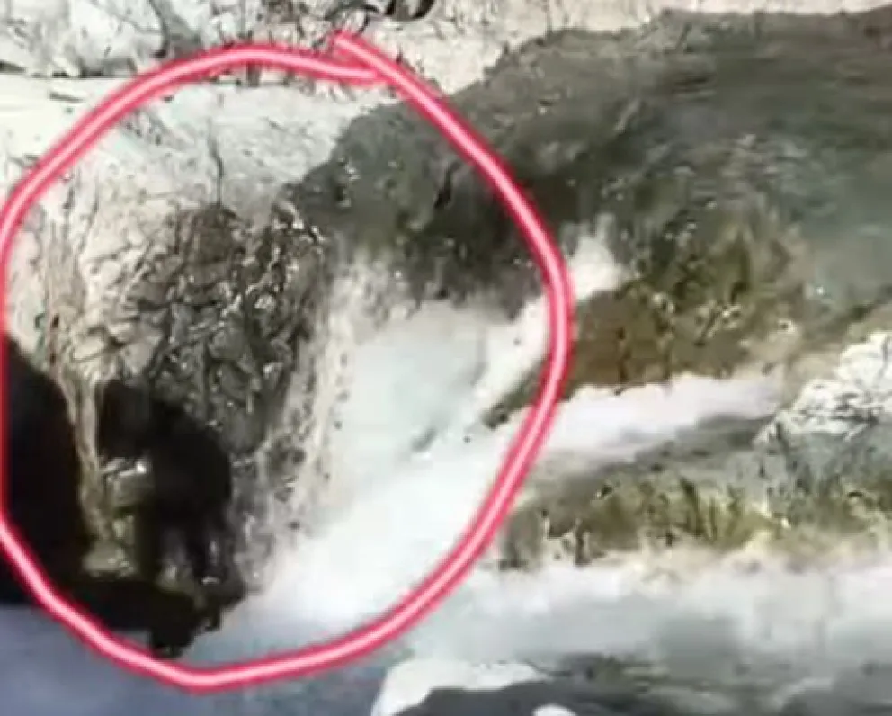 Extraña sombra captada en el Cajón del Azul causa debate en las redes sociales ( Video) 