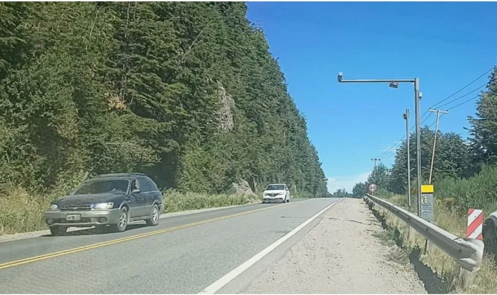 El ejemplo a seguir: Dina Huapi firmó un convenio con Migraciones y cobrará multas a conductores extranjeros