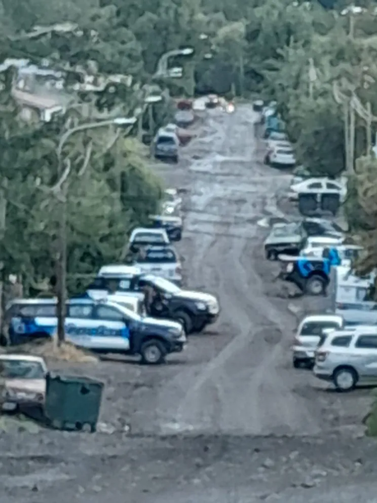 En medio de un fuerte hermetismo, Policía Federal y Migraciones realizaron operativos en la localidad