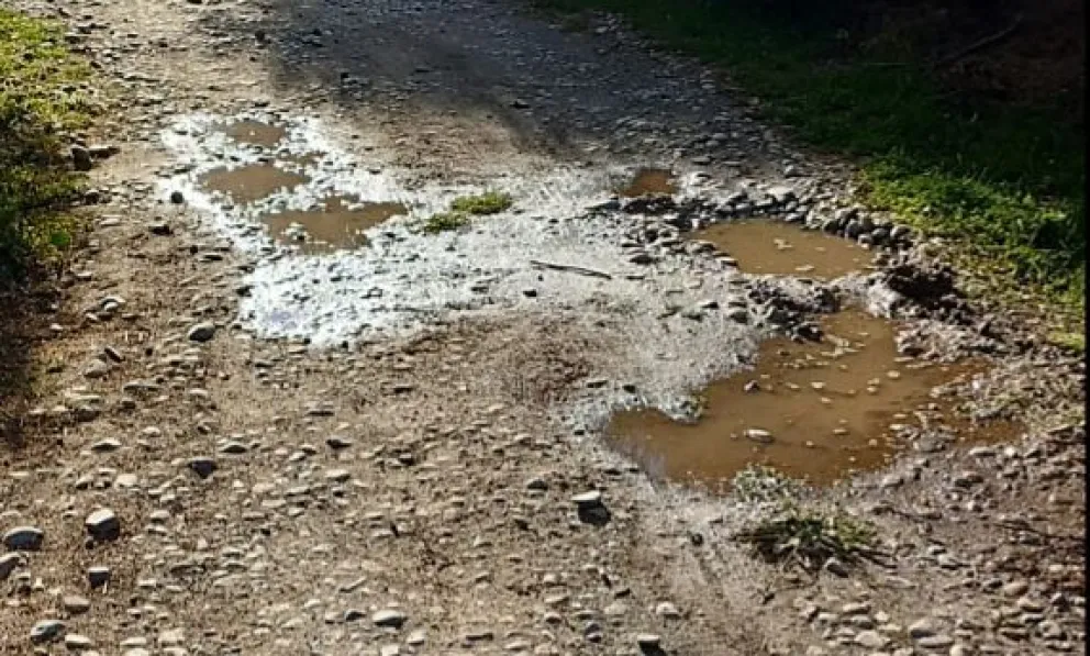 Una cuadrilla técnico-operativa del EPAS reparó la cañería y finalizó el derrame de líquidos cloacales