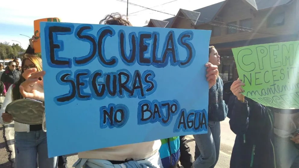 Docentes del CPEM N° 68 reclamaron ante el intendente por las complicaciones que presenta el edificio