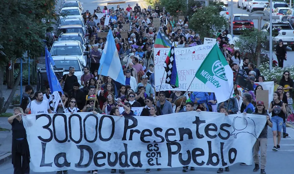 Cientos de personas marcharon ayer por la Memoria