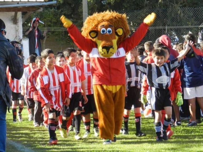 Fútbol: La Peña, Las Piedritas y Angostura presentes en Bariloche Cup thumbnail