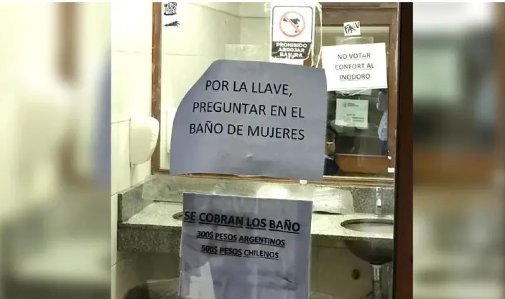 En el Paso Cardenal Samoré, ahora cobran $300 para usar los baños