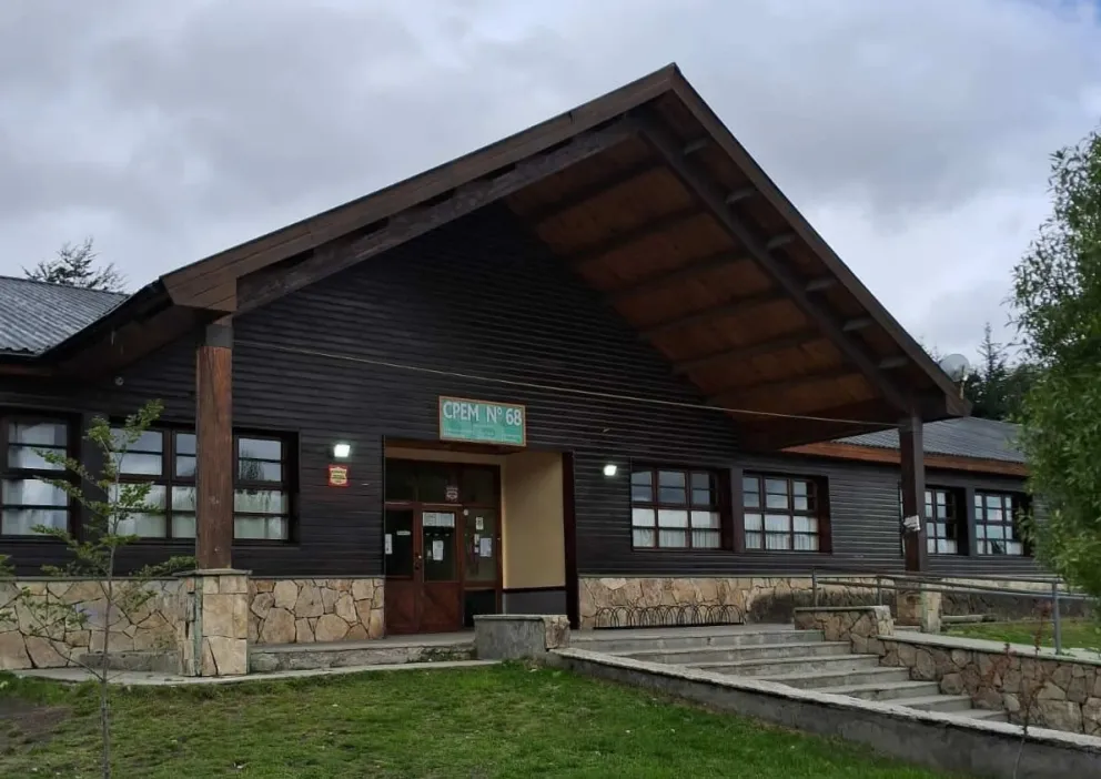 Suspenden clases en el CPEM 68 por la muerte de la estudiante Naila Benítez