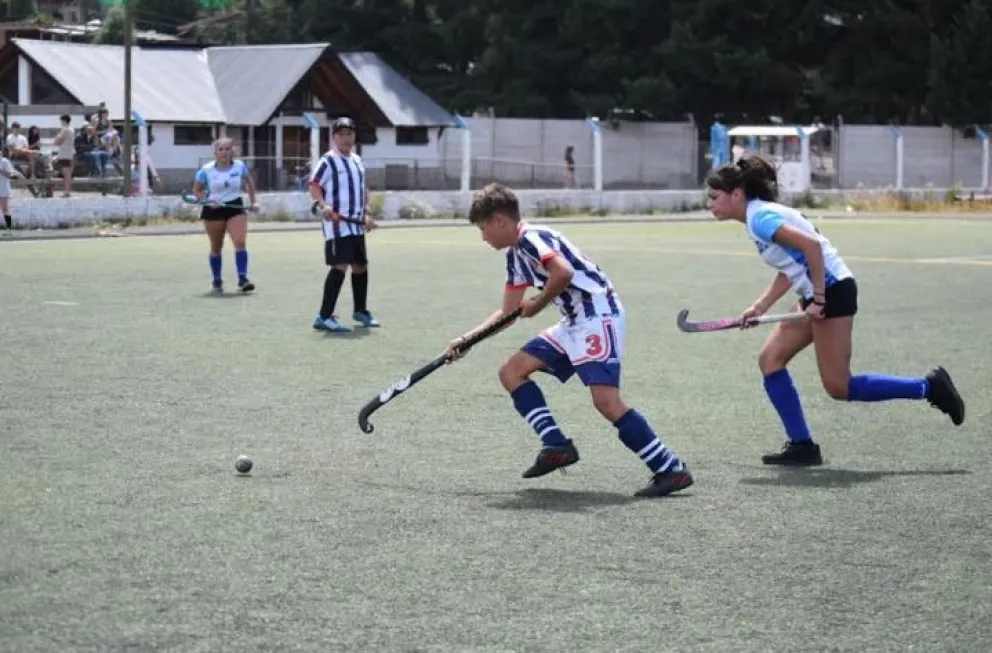 Comienza una nueva liga, la Liga Cordillerana de hockey en Junín de los Andes