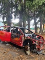 Llamativo incendio en un vehículo que estaba en la playa de estacionamiento de la calle Las Fuscias