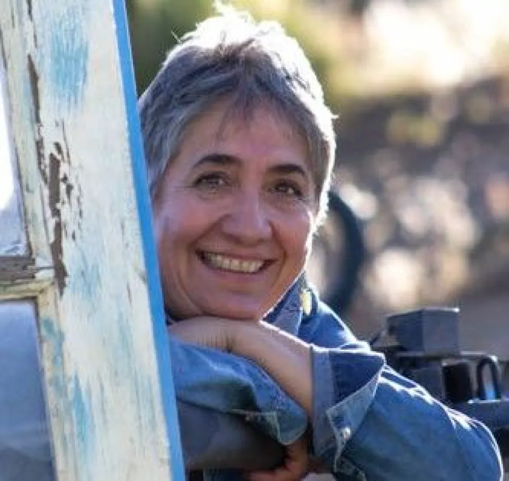 Hoy compartimos, “Algo tiene que haber detrás del alambrado” de Mónica de Torres