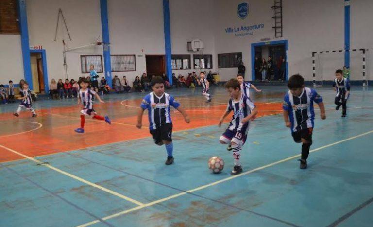 El fútbol infantil juega su 4ta fecha en el Barbagelata thumbnail