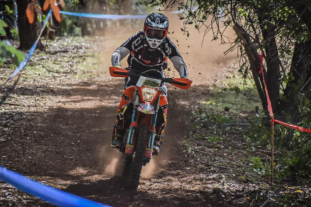 Detry y Martino con una buena actuación en el nacional de Enduro Cross de Chile