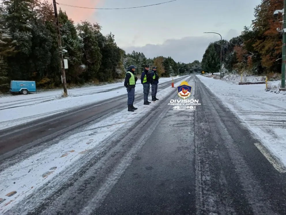 Por las nevadas, Policía realiza operativos de prevención en La Angostura y Traful
