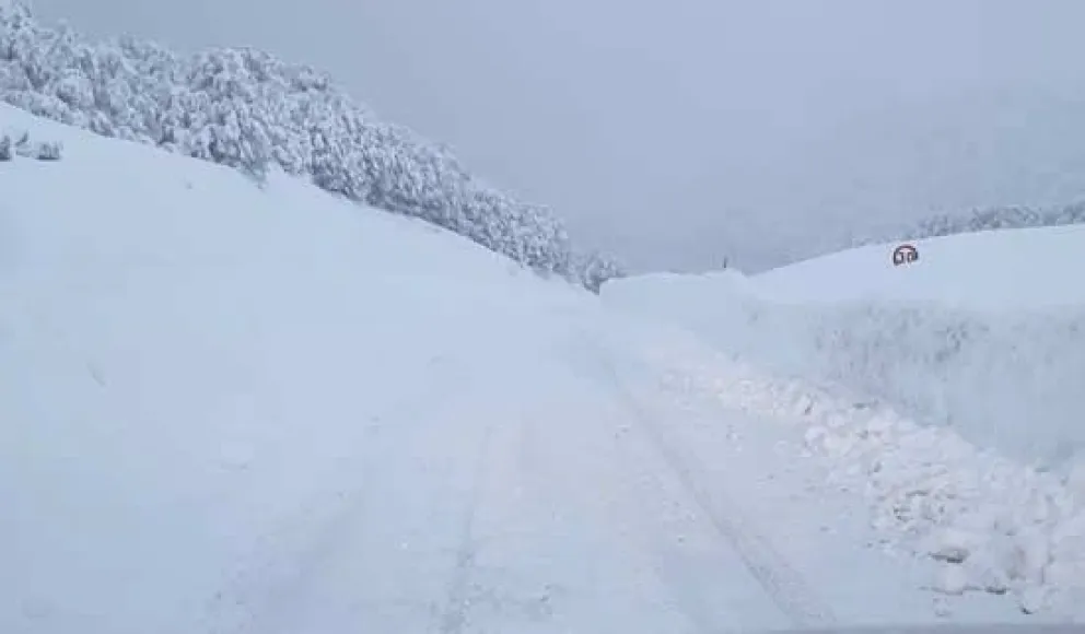 Paso Cardenal Samoré: paredones de dos metros de nieve y tránsito suspendido por toda la jornada 