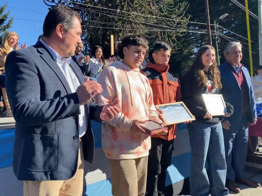 En el Acto Aniversario se reconoció a los jóvenes destacados de la localidad