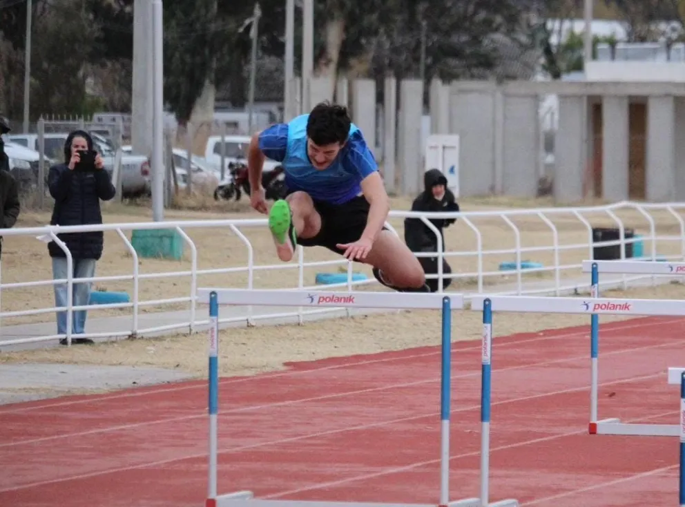 El atletismo local presente en el torneo Otoño de la federación neuquina