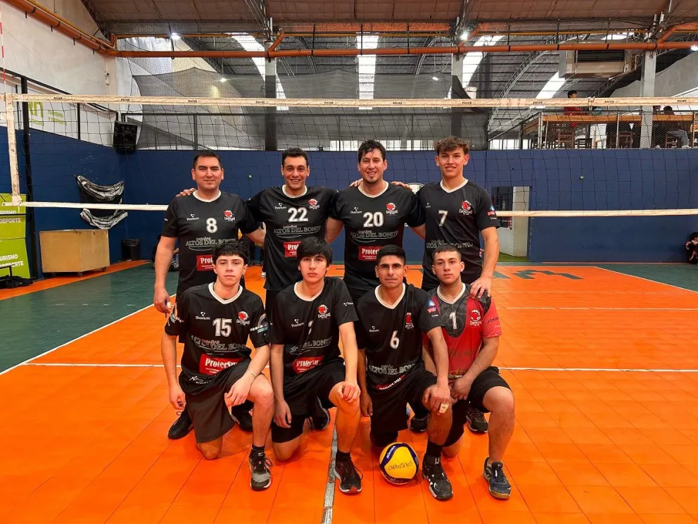 Cuatro partidos, tres victorias y clasificación a los play off para el vóley masculino de Carpinteros del Sur