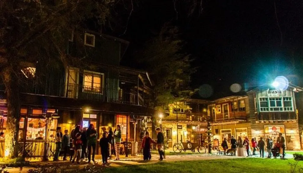 En causas que se investigan, esta madrugada falleció un hombre  en el predio El Mercado: hay dos detenidos