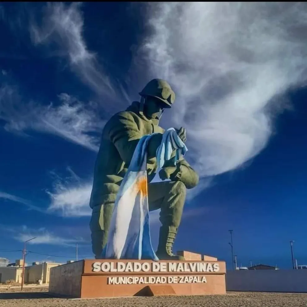 Decir toda la verdad sería el mejor homenaje que podríamos rendir a nuestros héroes