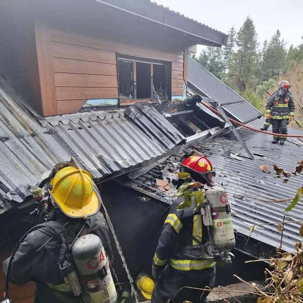Bomberos contuvieron un principio de incendio en una vivienda del barrio Ciprés