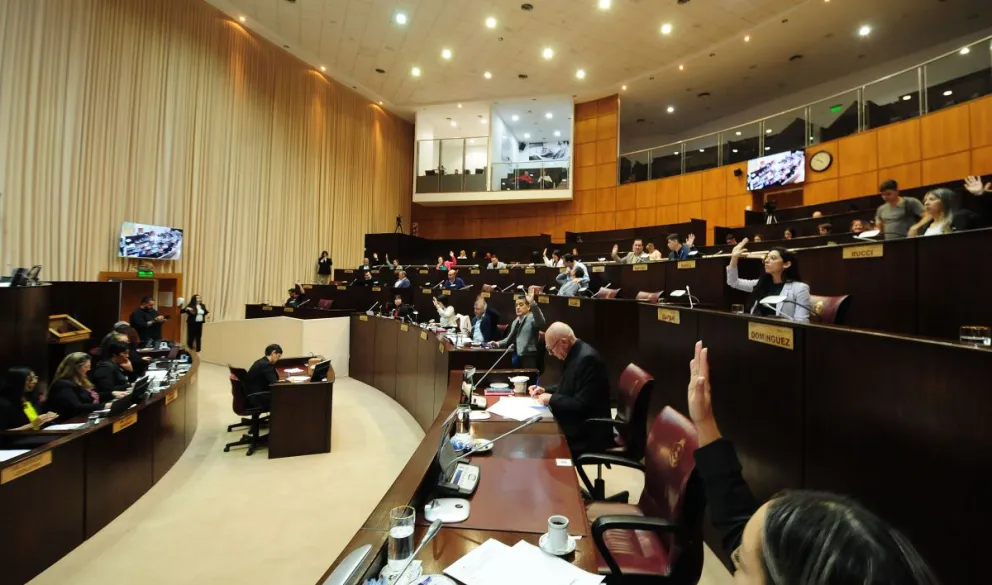 La Legislatura aprobó el presentismo docente y ATEN va al paro 