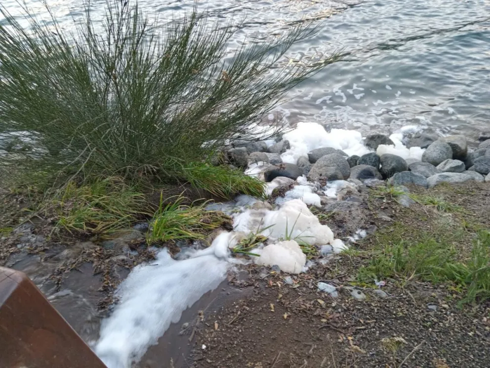 Así fue el nuevo derrame por el cual infraccionaron al complejo Dos Lagos ( Video)