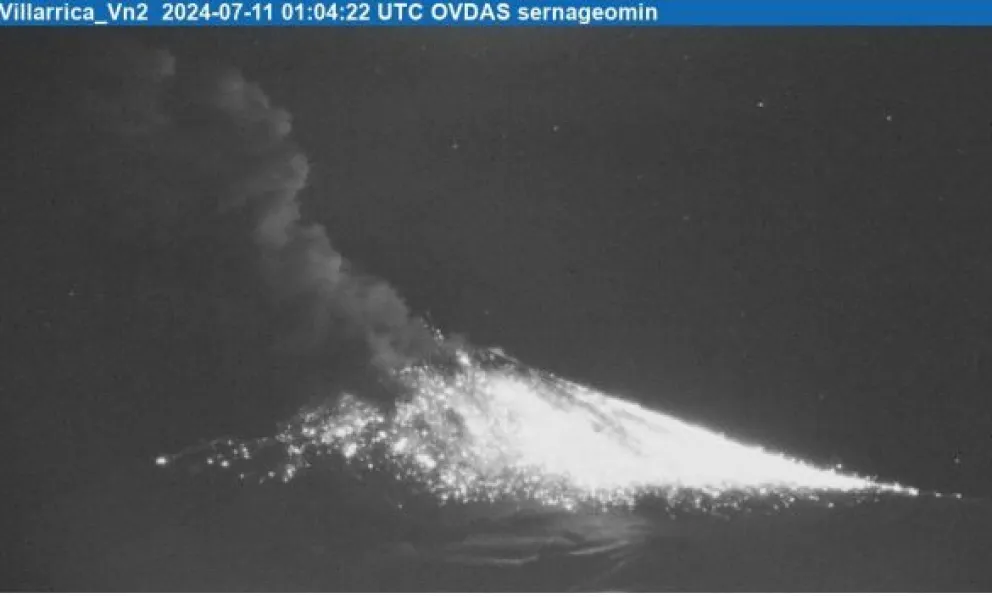 Una explosión en el Volcán Villarrica provocó una columna de 600 metros de altura: se mantiene el Alerta Amarilla