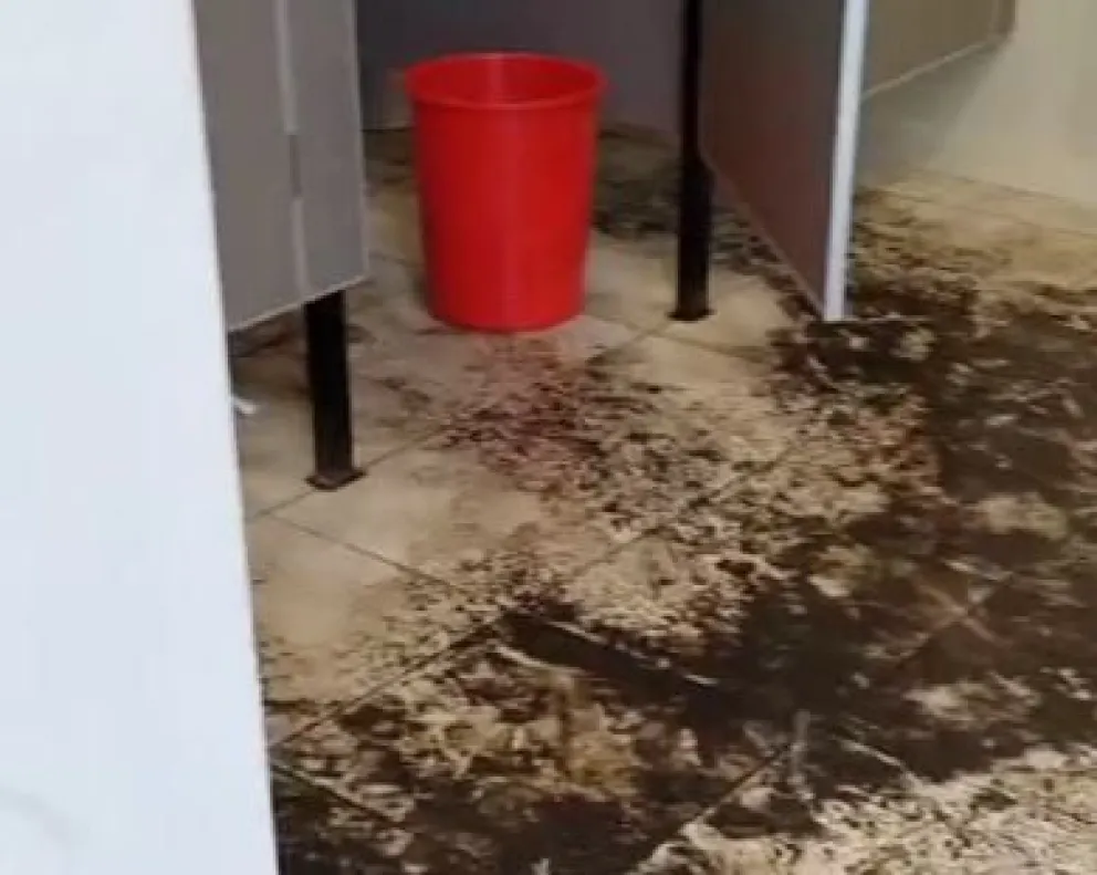 Baños Públicos del Puerto: La Peor Cara de Angostura para los Turistas ( Ver Video)