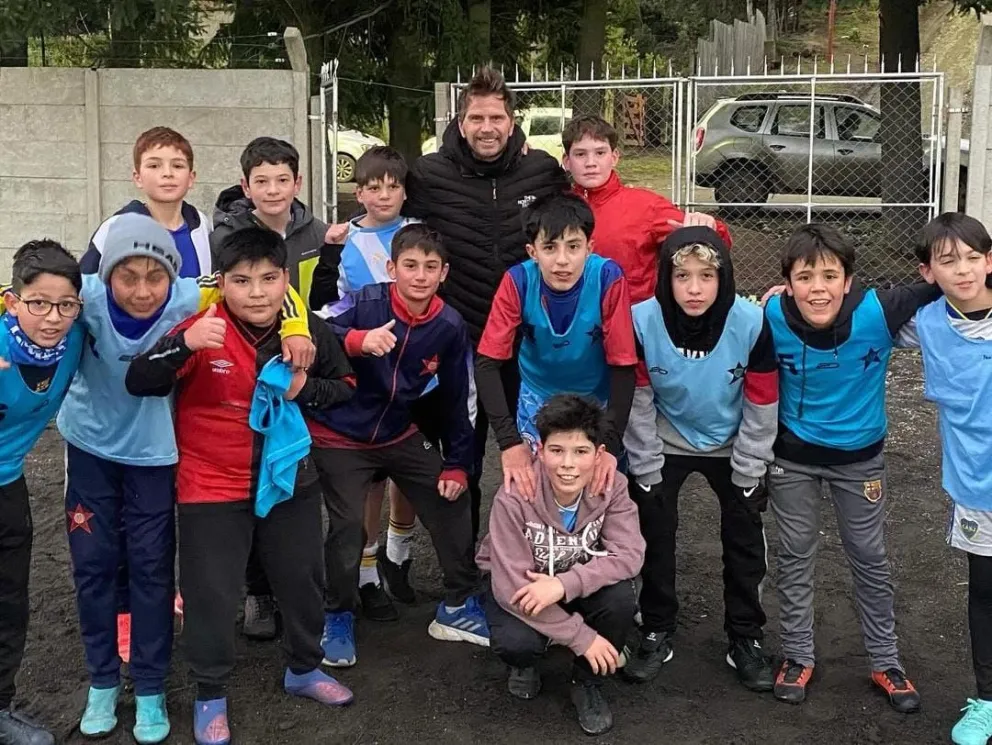 El reconocido relator Sebastián “Pollo” Vignolo visito el entrenamientos de las formativa del Depo