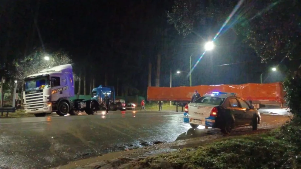 Un camión de gran porte se averió y complicó la circulación en la Av 7 Lagos