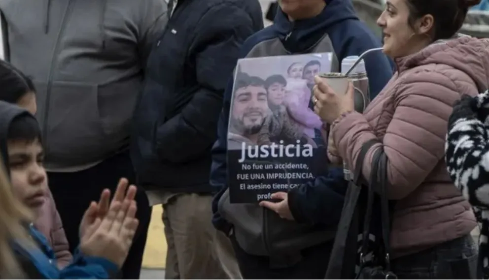 Caso hermanos Linares: familiares y amigos realizaron un pedido de justicia en Angostura y Bariloche